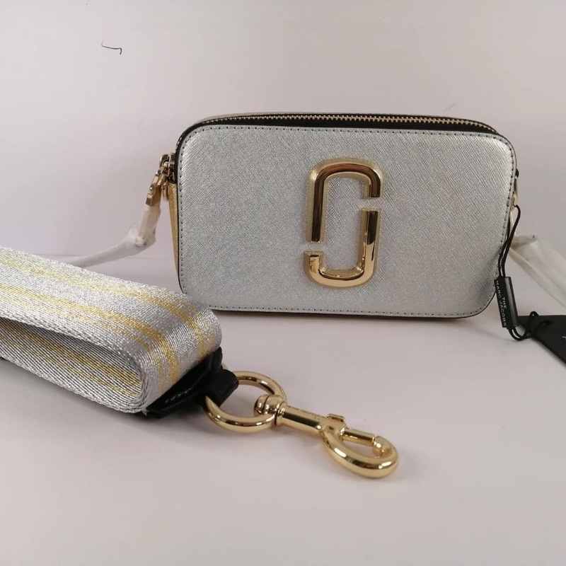 TNS-Túi đeo chéo form hộp dây bản to hottrend Marcie crossbody bag-tone ánh kim bạc sang chảnh