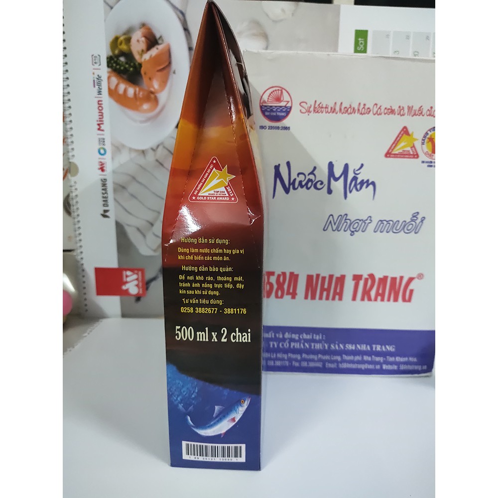 Hộp 2 chai Nước mắm Nhạt muối cho người ăn kiêng 40 Độ Đạm - 584 Nha Trang, Chai PET 500ml, Date mới nhất