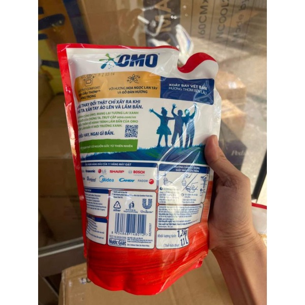 Nước giặt omo comfor 1kg2..