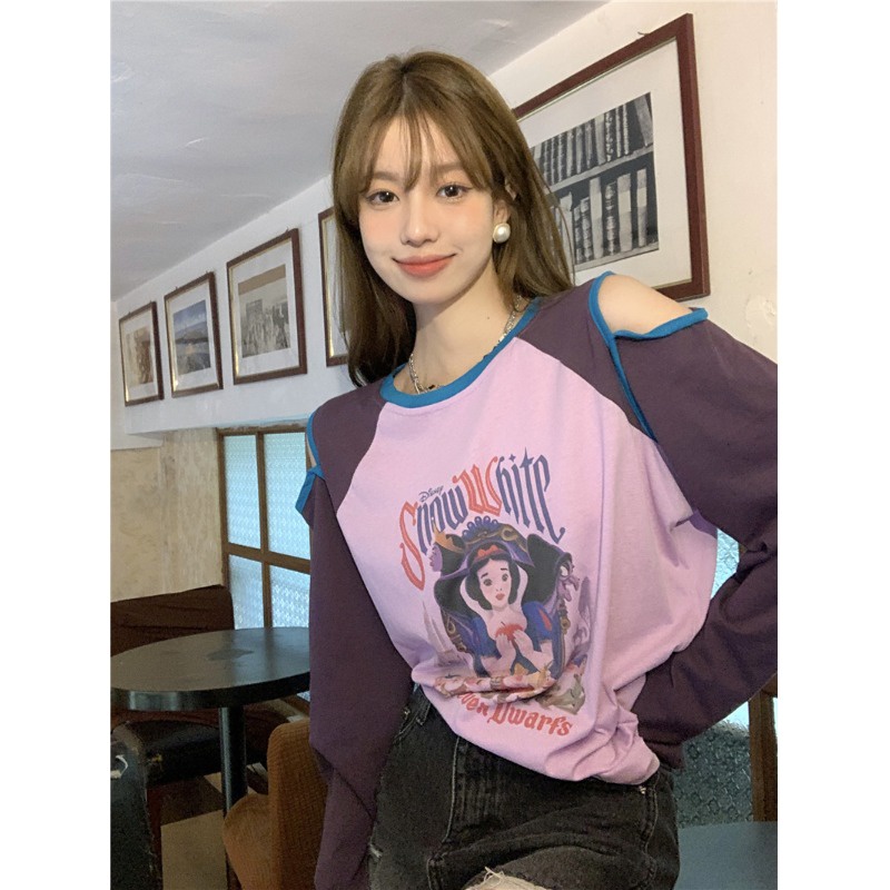 Áo thun mùa thu dài tay khoét hở vai phối viền 2 màu tay áo, style cá tính Hàn Quốc