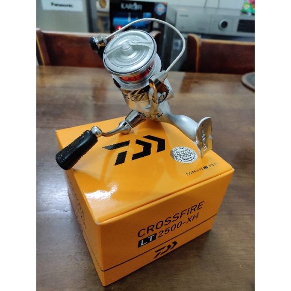 Máy câu đứng Daiwa Crossfire LT2500-XH / LT3000-CXH