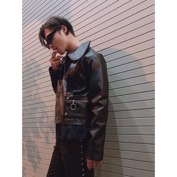 Áo khoác da dây đai trong bộ sưu tập thu đông 2021 WAGG