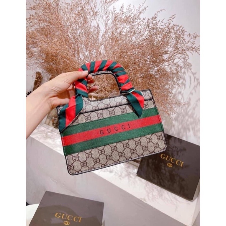 Túi Xách Kèm Khăn Sọc Đỏ Hàng Dẹp 1