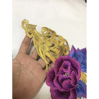 Cặp Hoa và công thêu