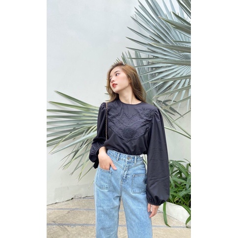 Áo blouse thêu ngực tay phồng 2 màu AfterBefore