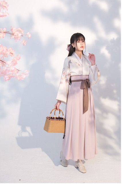 Hán phục cách tân Anh Đào