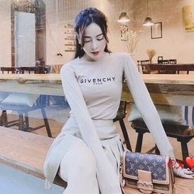 Áo zip cổ tròn họa tiết chữ nhiều màu