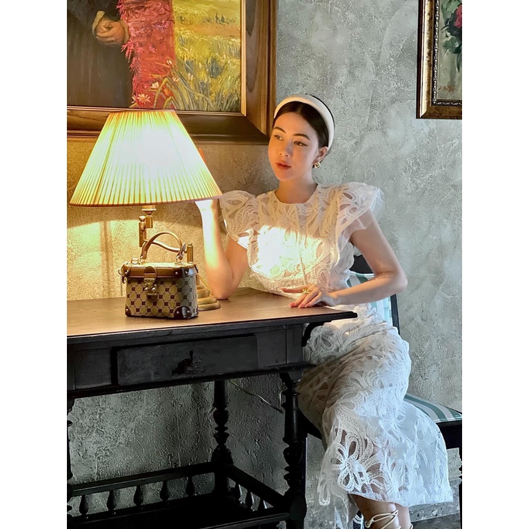 Váy ren tay bèo đính ngọc Ashyley