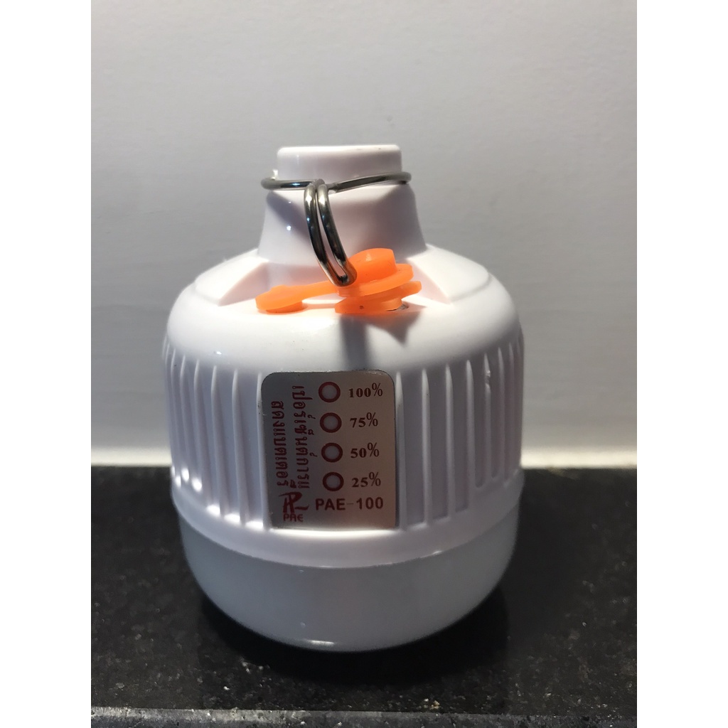 Bóng đèn LED sạc tích điện Thái lan 100W- có đồng hồ đo dung lượng pin- 3 chế độ sáng- có móc treo tiện lợi