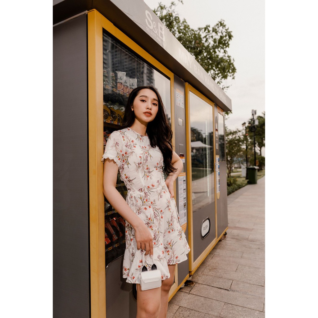 Đầm hoa cut out lưng tôn dáng