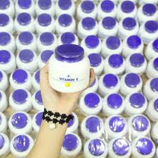 Kem Dưỡng Da Vitamin E Aron 200g thái lan