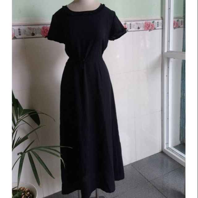 Đầm vintage màu xanh đen ạ