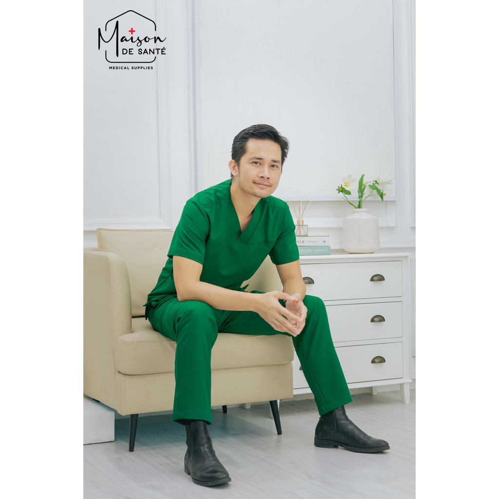 Bộ Scrubs Nam Cổ Tim Cao Cấp Nhiều Màu Sắc - Đồng Phục Phòng Mổ, Spa, Phòng Khám - REMY Maison de Santé
