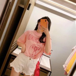 Áo phông nữ hồng moschino