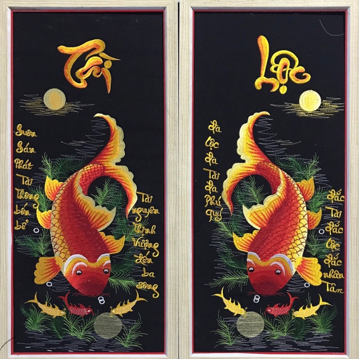 Tranh thêu vi tính lý ngư vọng nguyệt,tranh đôi cá chép lý ngư,tranh đôi cá chép tài lộc thành phẩm,đenvà trắng