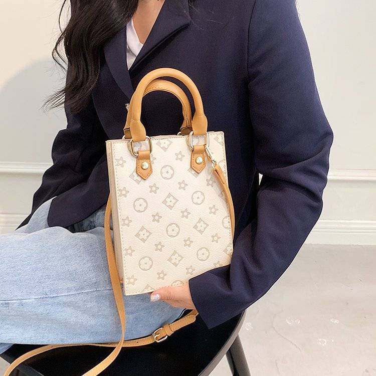 Túi Đeo Chéo Vuông Nhỏ Phong Cách Mới Dễ Phối Đồ Đựng Điện Thoại Di Động Cho Nữ