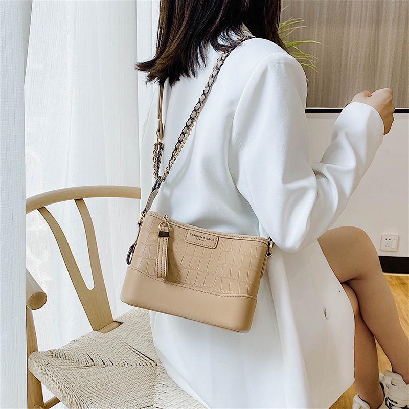 ( SẴN) Túi Đeo Chéo Dây Xích Lingge Túi Đeo Vai Nữ Hót 2022 Màu Sắc Trẻ Trung Sang Trọng B024