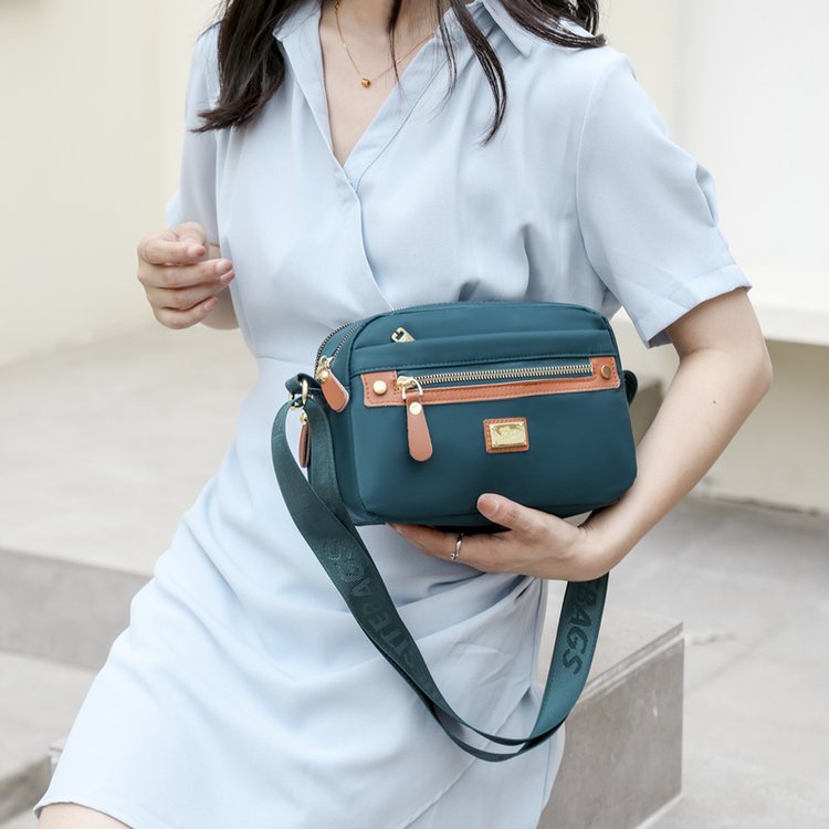 Túi Đeo Chéo Nylon Chống Nước Sức Chứa Lớn Thời Trang Cho Nữ