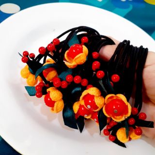 Cột tóc cherry đỏ phong cách Hàn Quốc