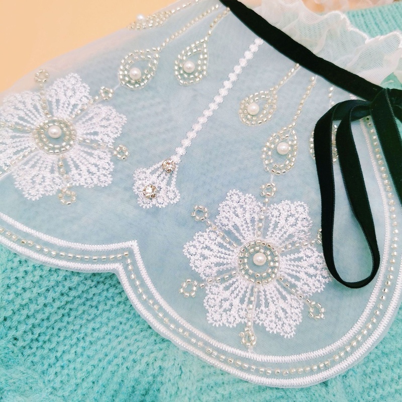 Cổ áo giả thắt nơ thêu họa tiết đính ngọc trai dành cho nữ