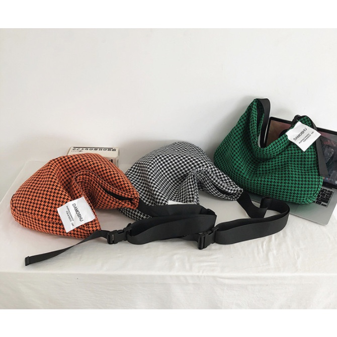 Túi vải đeo chéo, họa tiết caro xéo, thiết kế form BIG Size, thời trang Unisex năng động, cá tính, trẻ trung Trendy 2022