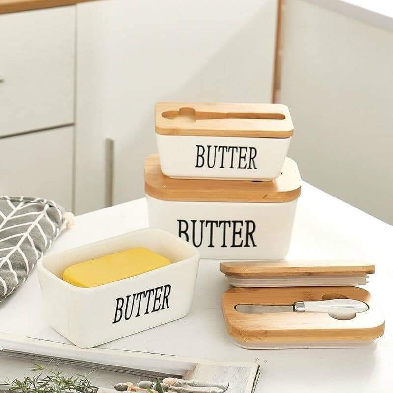 HỘP ĐỰNG BƠ NẮP GỖ KÈM DAO PHẾT BẰNG SỨ