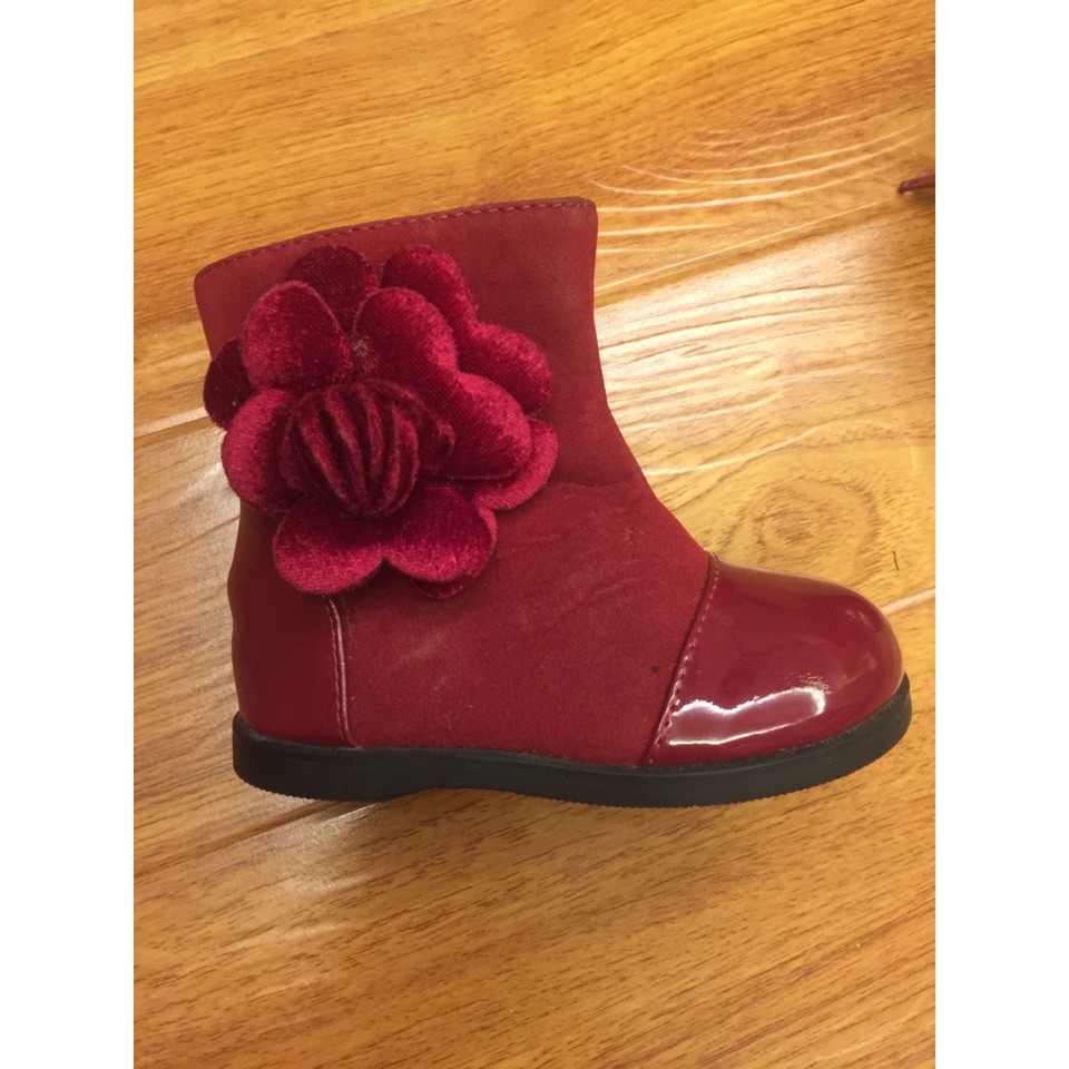 Boot bé gái
