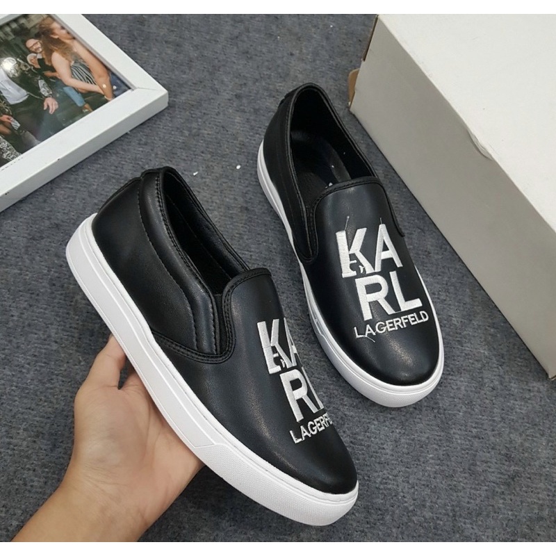 Giầy sục slip on nam có hoạ tiết chữ chìm đế trắng, Giầy nam phong cách trẻ trung btshop từ 38 đến 42