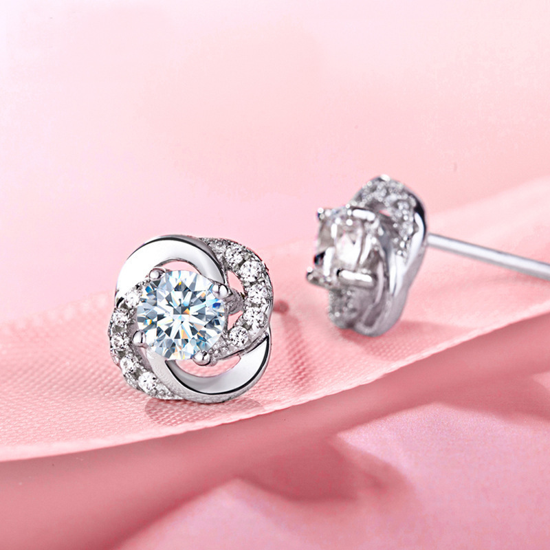 Korean Fashion Cool Shiny Rotating Clover of Four Leaves Ear Stud Diamond Ornament