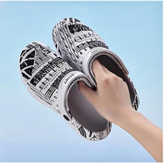 DÉP SỤC NHỰA IN CHỮ TẠP CHÍ QUAI NGANG QUAI HẬU BÍT MŨI NAM NỮ UNISEX ĐẸP GIÁ RẺ SNN01