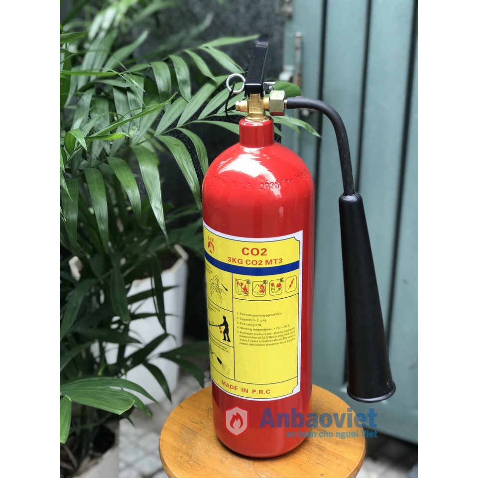 Bình chữa cháy khí CO2 3kg. Model: MT3 có tem kiểm định của Cục CS PCCC