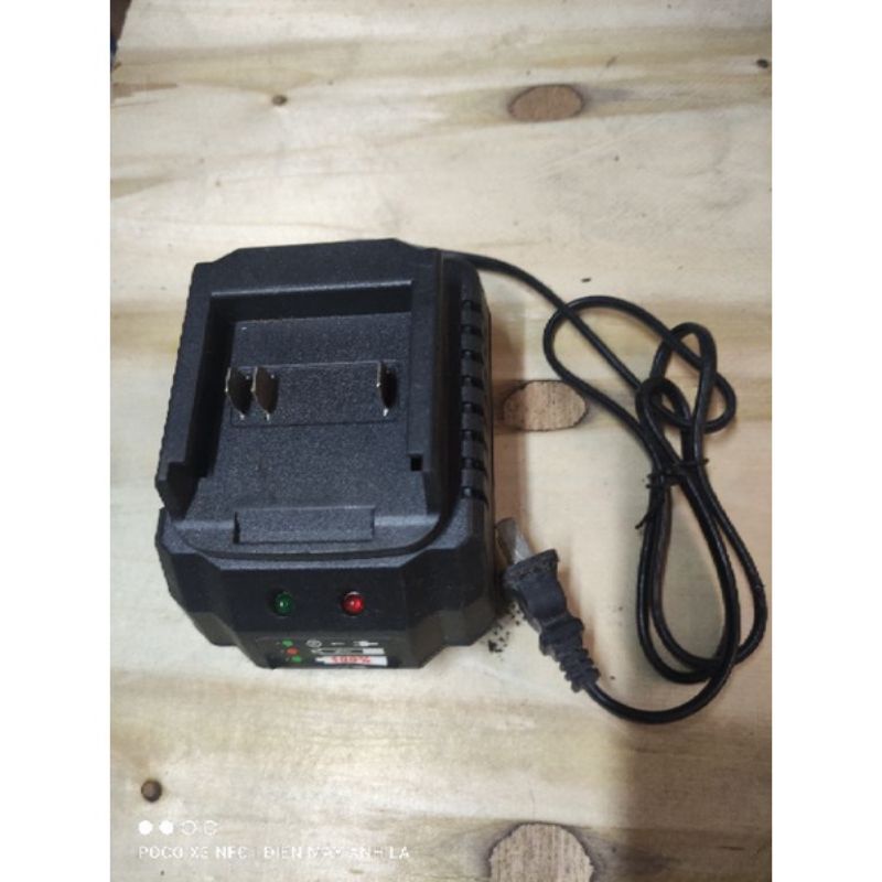 Đế sạc pin Alenca chân phổ thông