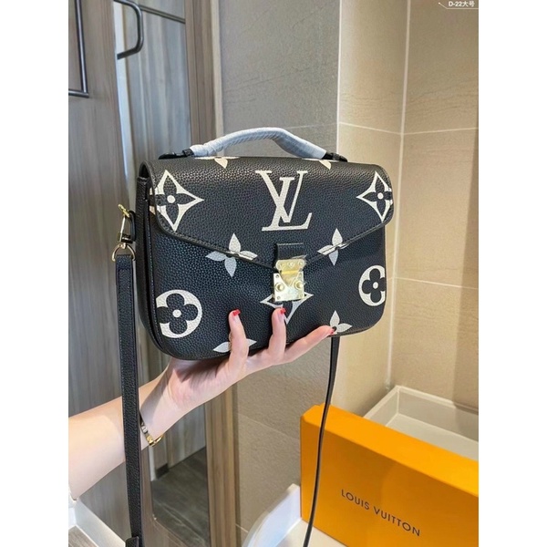 Túi pochette LV