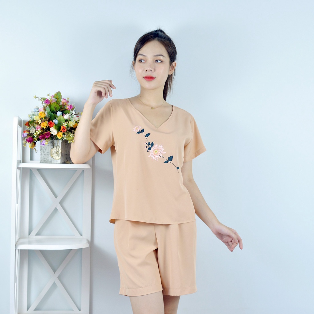 Bộ đồ nữ MÀU VÀNG DA CỔ TIM IN HOA  - vải lụa cao cấp - Cực Kì Sang Chảnh