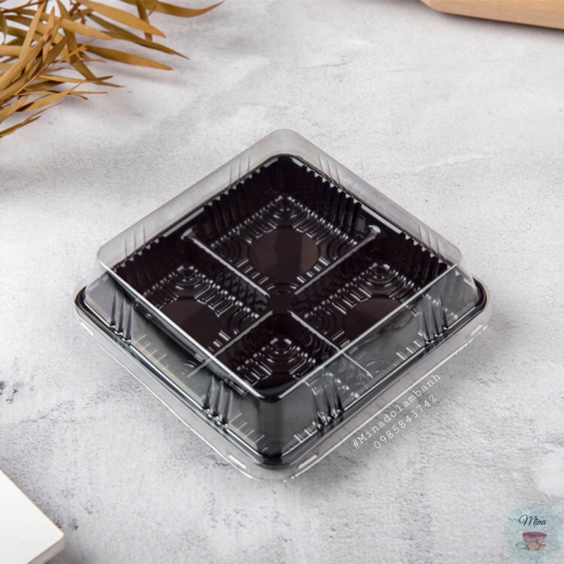 Hộp nhựa 4 ô vuông đựng bánh FG134 - 100 chiếc
