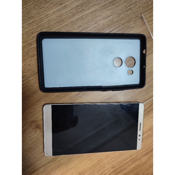 Điện thoại Huawei Mate 8 , 2 sim 4g, ram 3g, bộ nhớ 32g, hiện tại cắm sạc ko vào điện