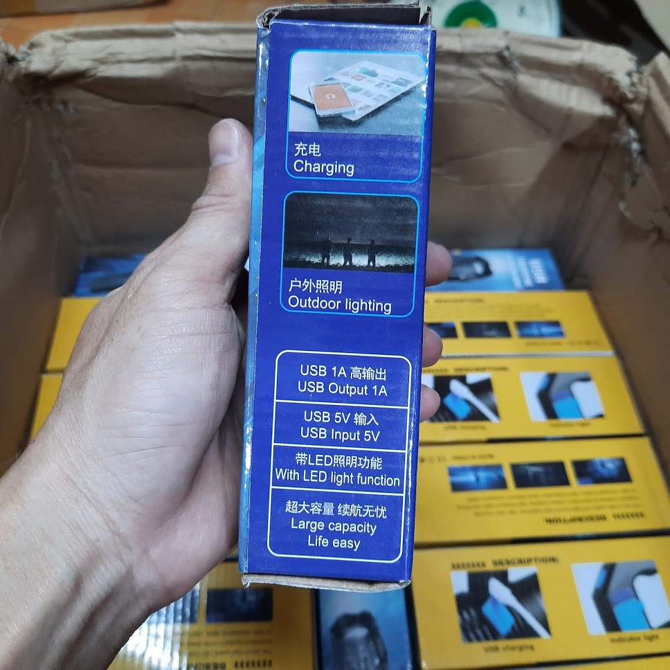 Đèn pin mini cầm tay kiêm sạc dự phòng cho điện thoại Model XML-T6 A100 đèn bằng kim loại kèm dây sạc