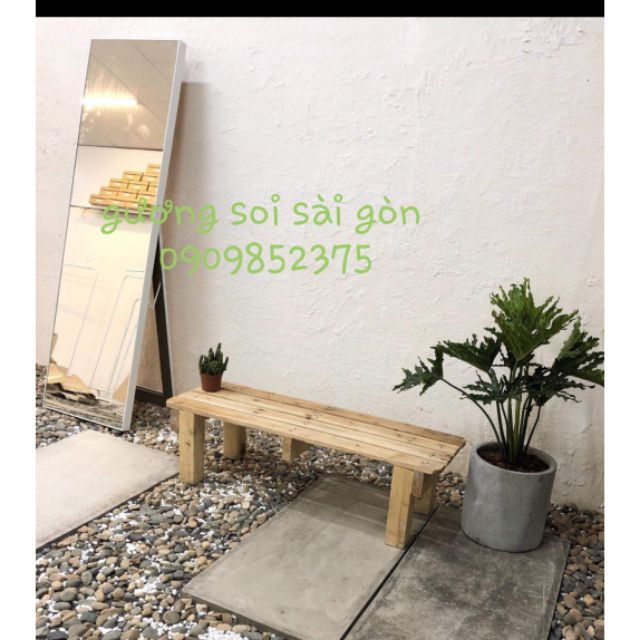 Gương soi toàn thân shop thời trang có chân tựa