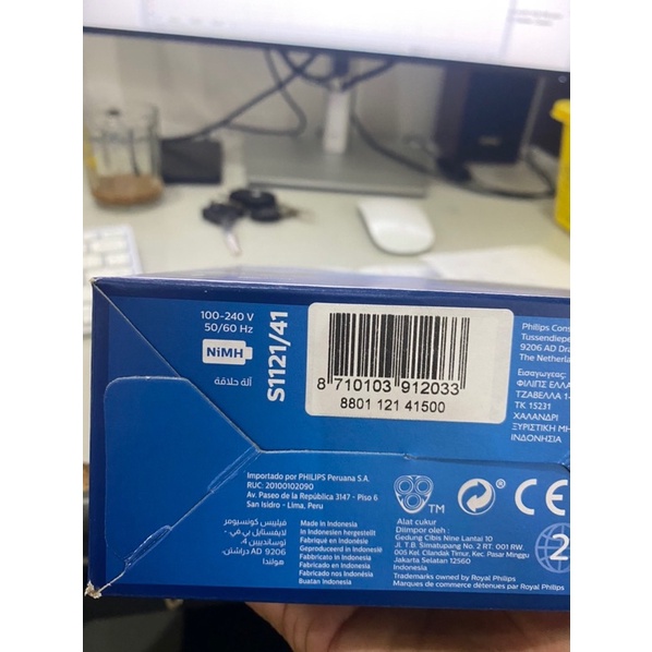 Máy cạo râu philips khô và ướt S1121