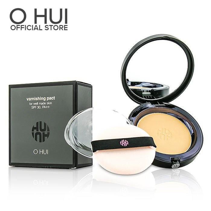 Phấn Phủ OHUI Varnishing Pact 10g giúp hoàn chỉnh lớp trang điểm