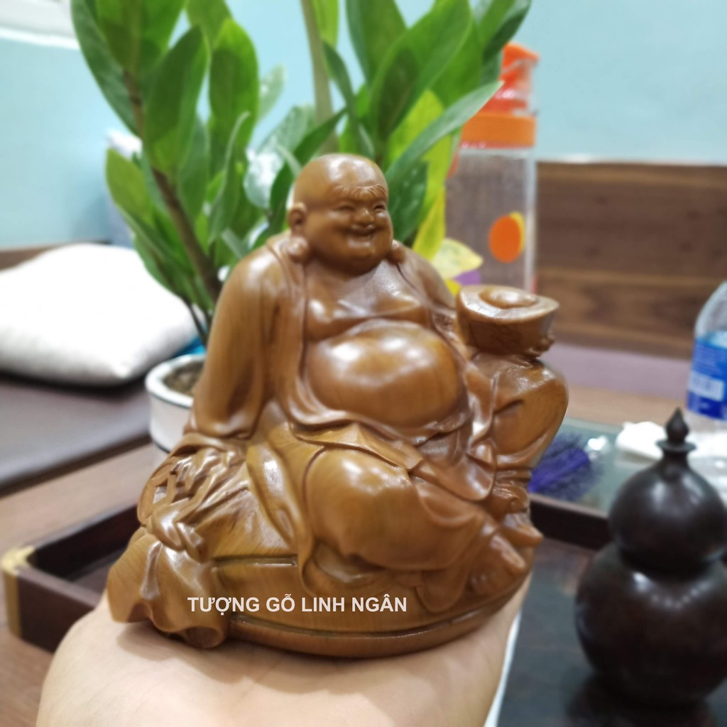 Tượng di lặc để xe ô tô bằng gỗ thơm cao 10 cm