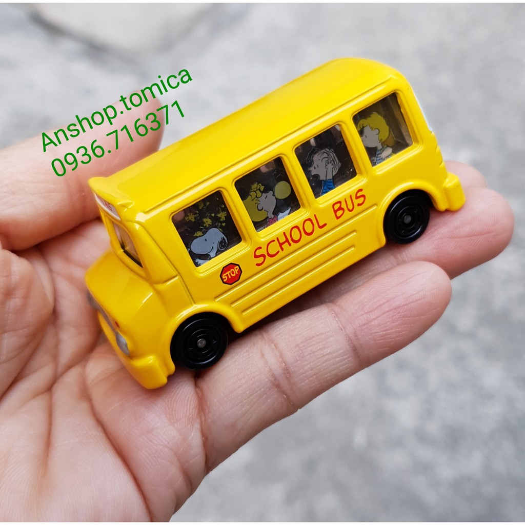 Mô hình xe bus trường học (Snoopy School Bus) màu vàng tomica Nhật Bản