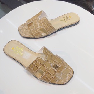 Dép hm rắn