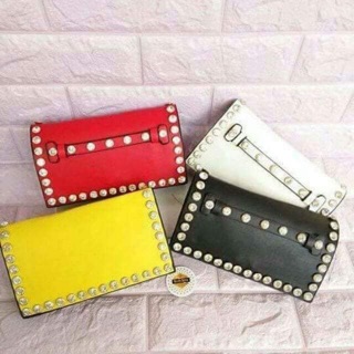 Ví cầm tay Valentino nạm đá