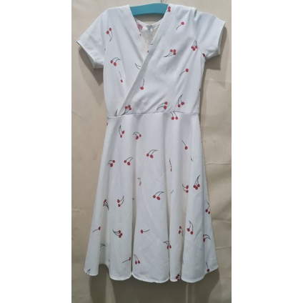 Đầm Trắng Họa Tiết Cherry Real Clothes sz S