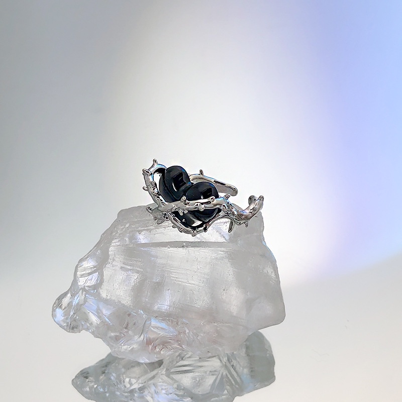 Nhẫn Đeo Tay Hình Trái Tim Màu Đen Phong Cách Cổ Điển Thời Trang