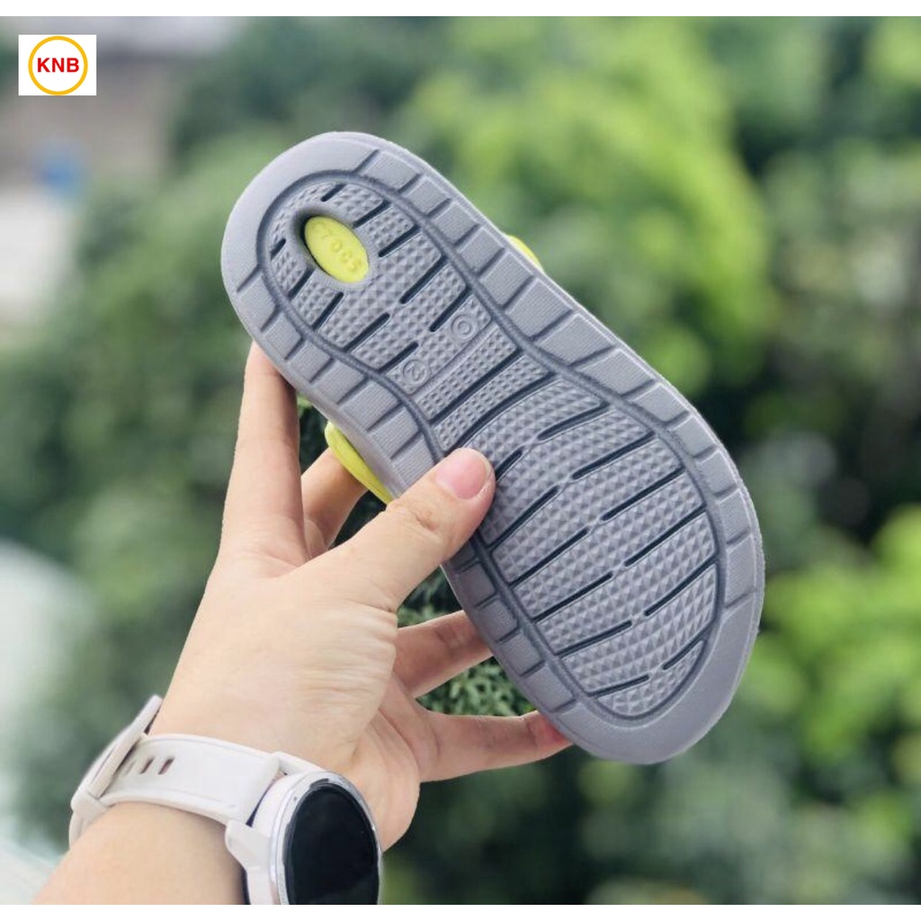 Dép Sục Cross Literide Trẻ Em Màu Xám Vàng Siêu Êm Chân -4 Jibbitz + FREESHIP- Chống Trơn Trượt Bảo Vệ Ngón Chân Cho Bé