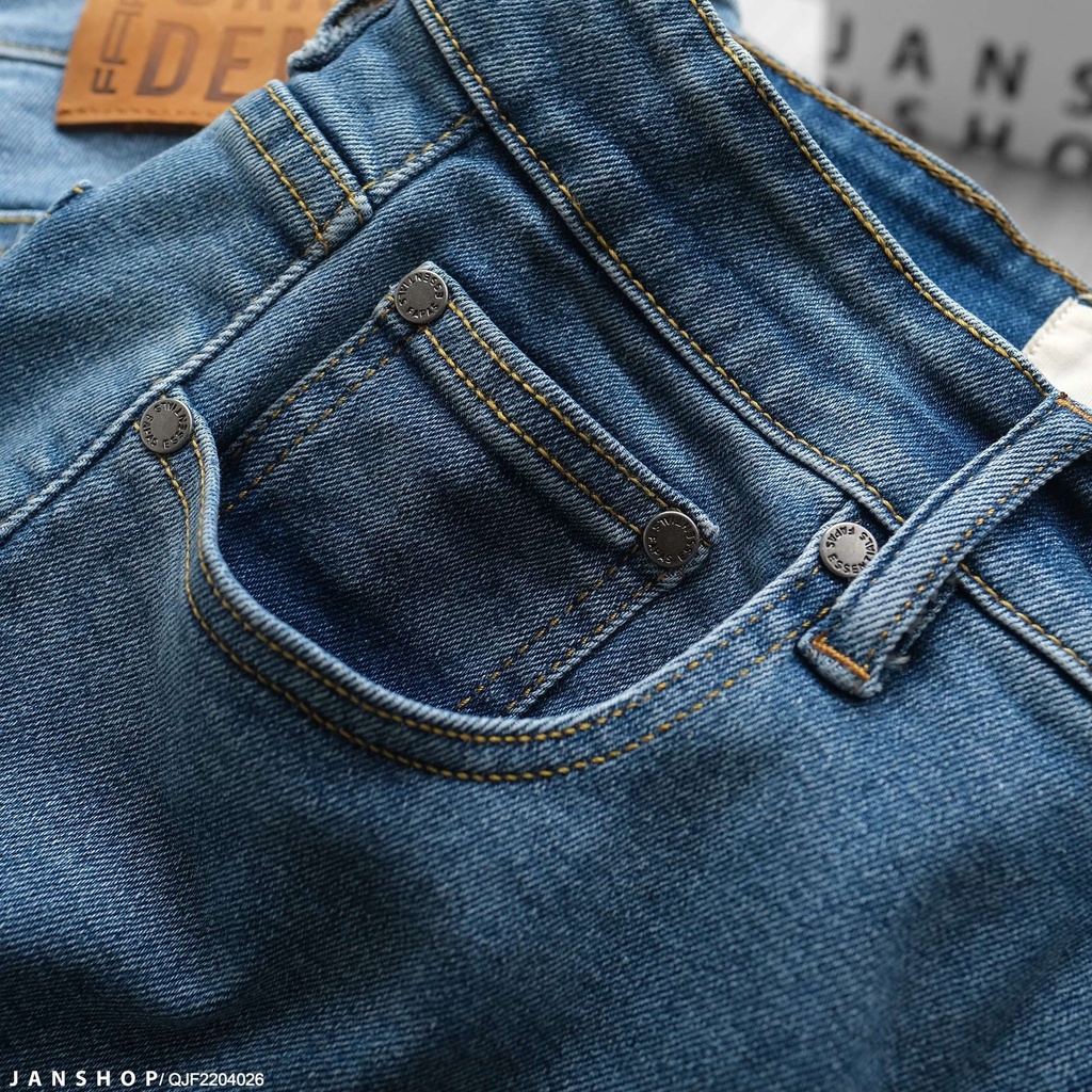 Quần Jean Form Cropped Fit Trẻ Trung Và Nam Tính, Dễ Dàng Phối Với Mọi Phong Cách, Chất Vải Jean Ôm Nhẹ Dày Dặn, Bền Bỉ