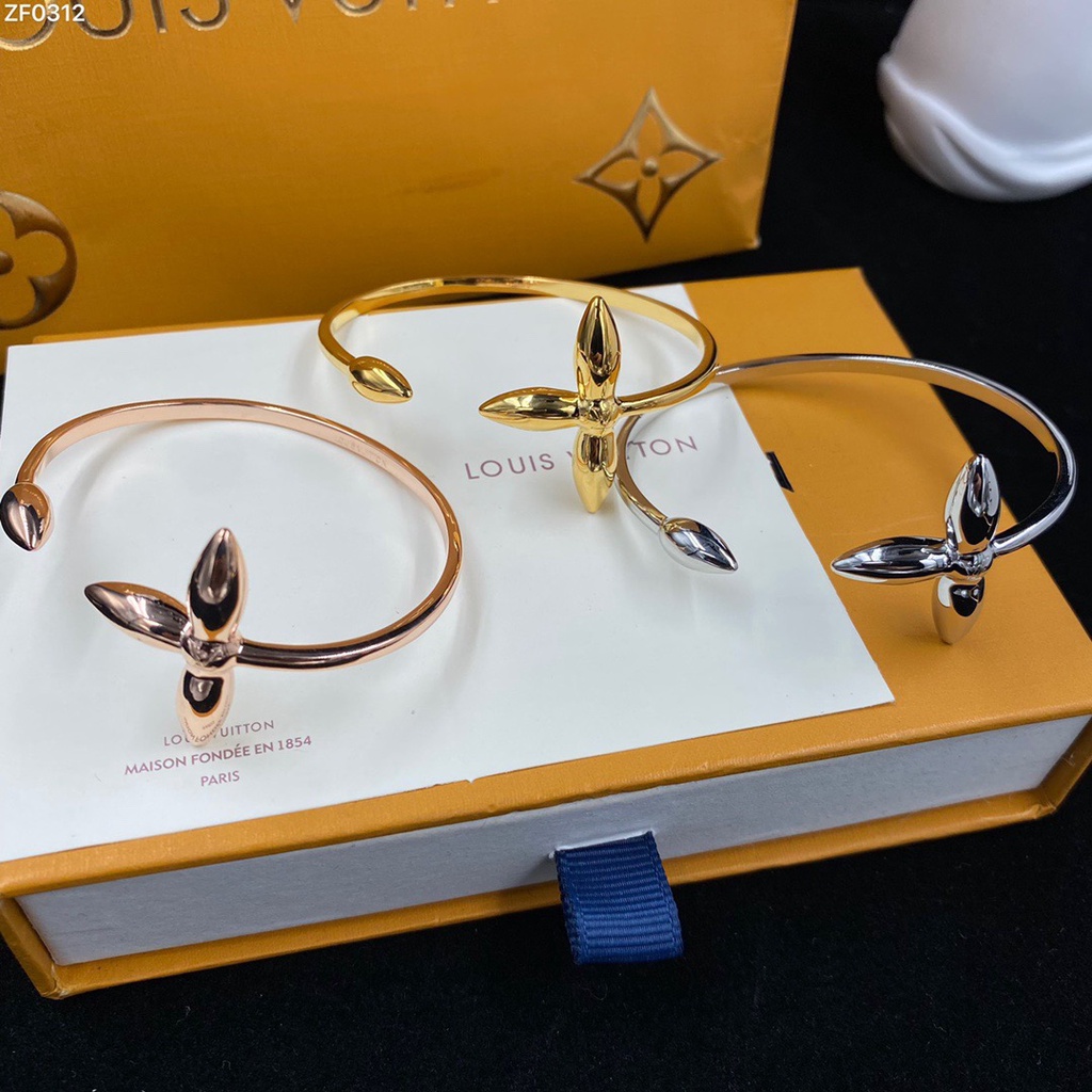 Vòng Tay Louis Vuitton In Chữ Thời Trang