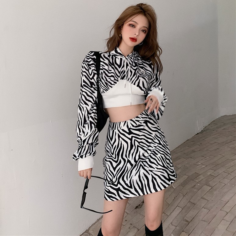 NEW Bộ Áo Hoodie In Họa Tiết Ngựa Vằn Phối Chân Váy Chữ A Lưng Cao Thời Trang Mùa Thu 2020